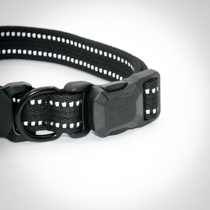 Onyx Black Slim collar — magnetic buckle closed