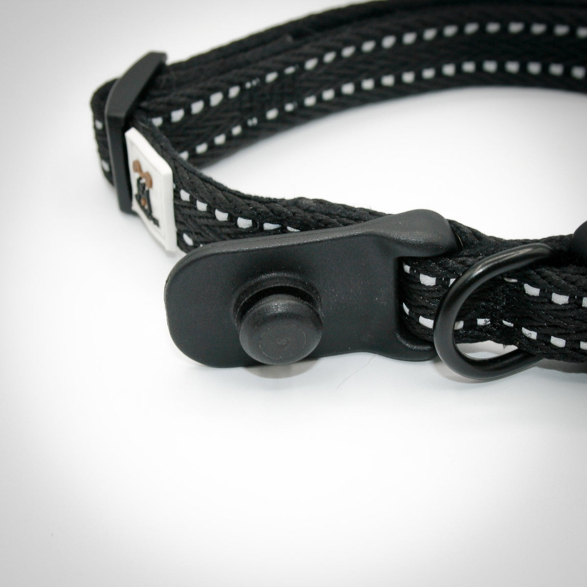 Onyx Black Slim leash clicked onto the Slim collar