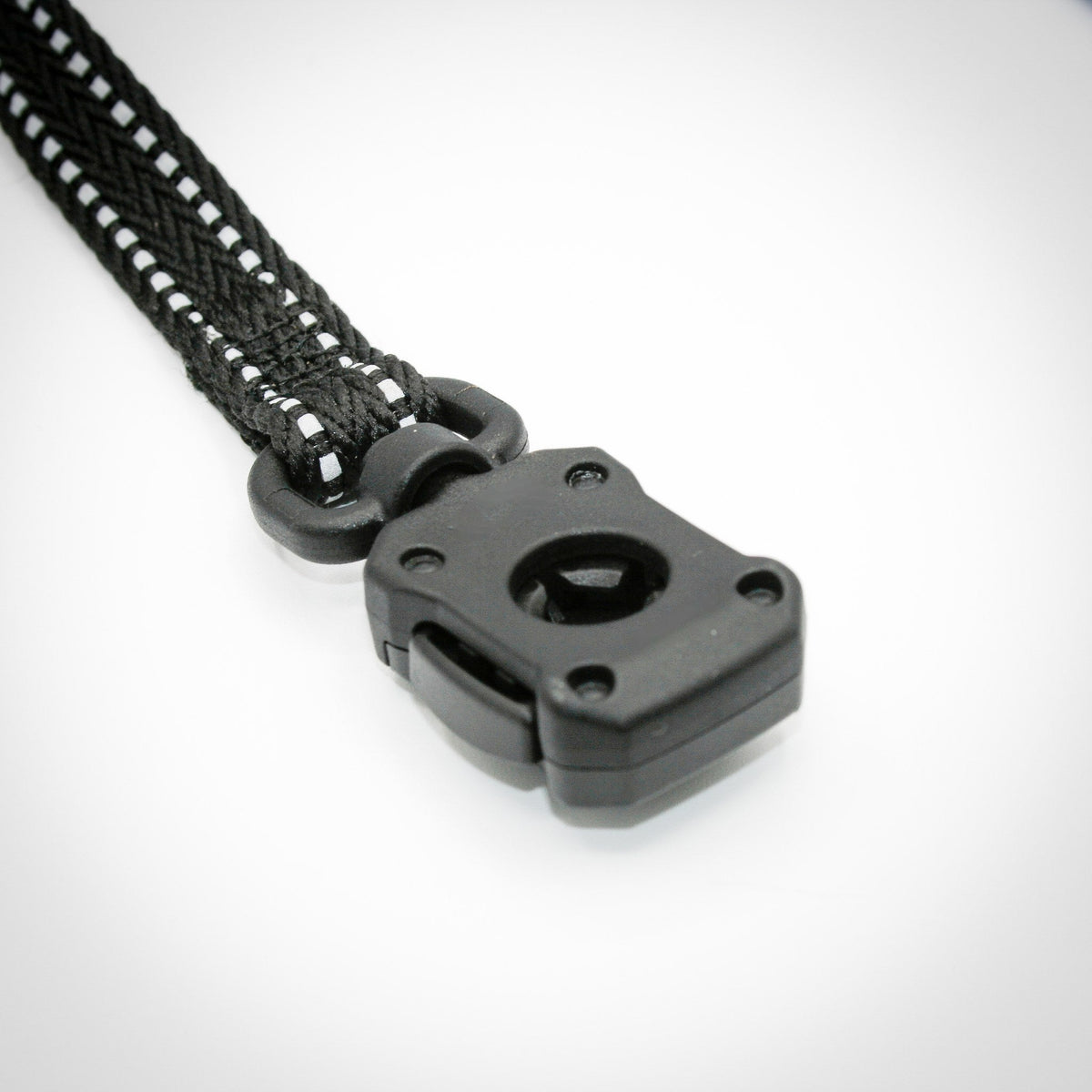 Onyx Black Slim leash — buckle, top view