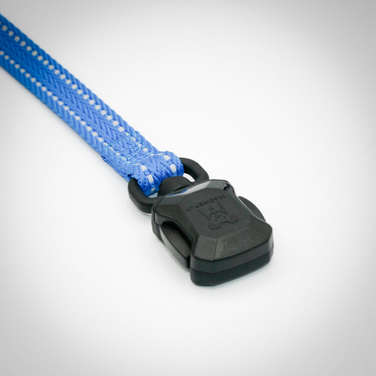 Cobalt Blue Slim leash — magnetic buckle