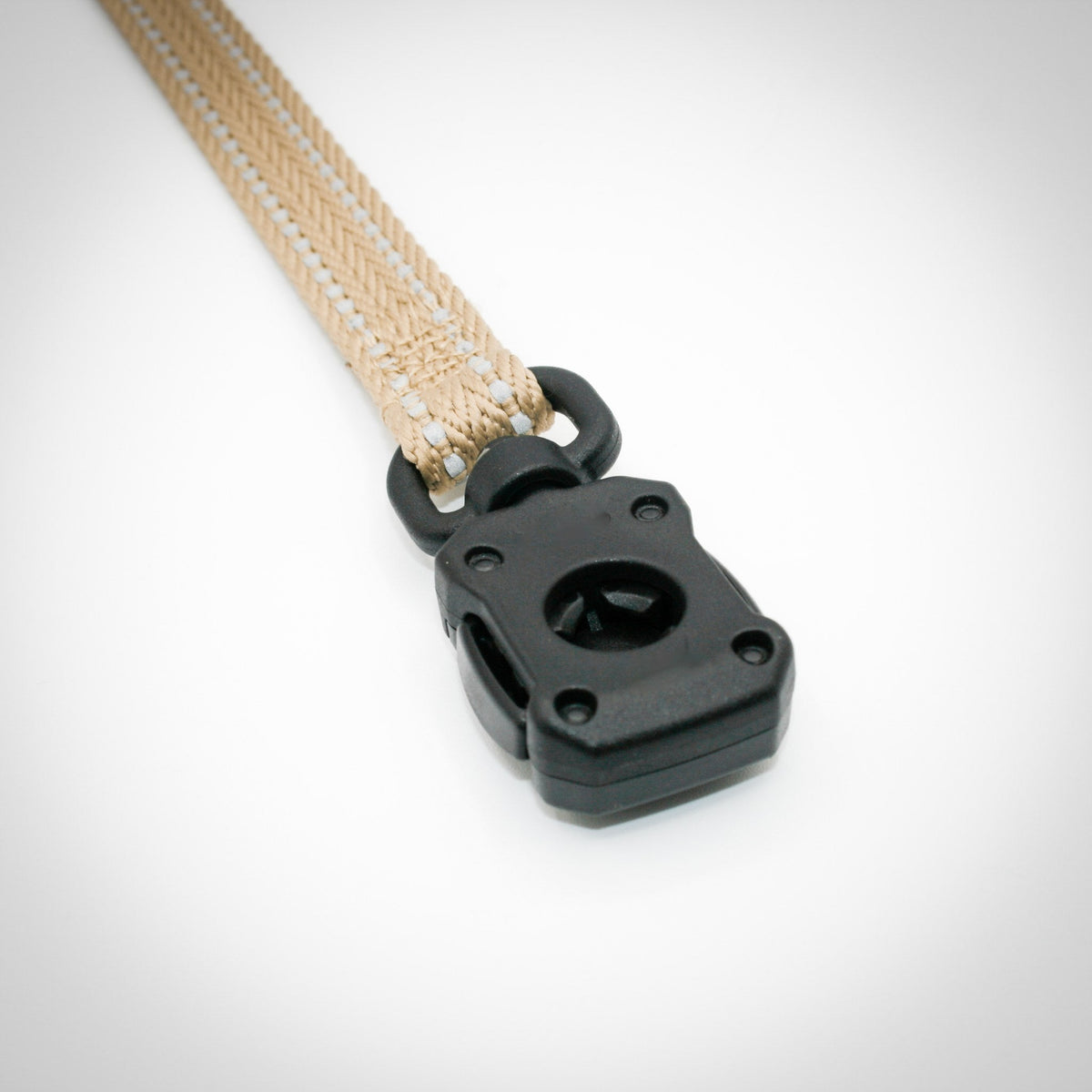Desert Tan Slim leash — buckle, top view