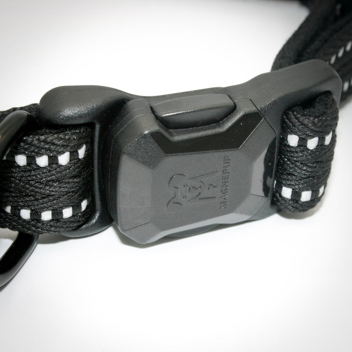 Onyx Black Standard collar — magnetic buckle closed