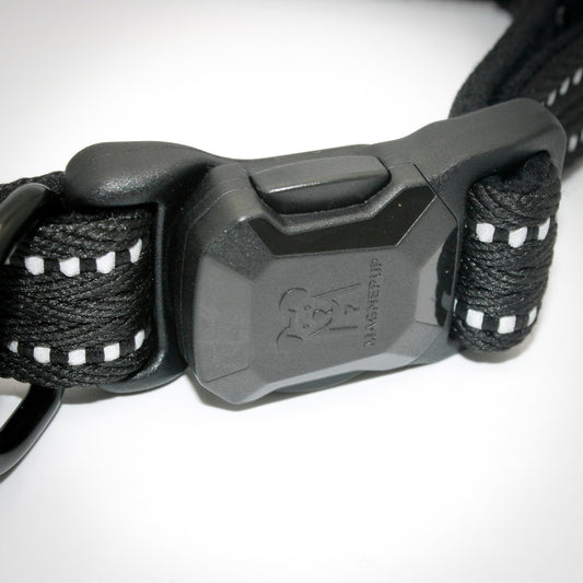 Onyx Black Standard collar — magnetic buckle closed