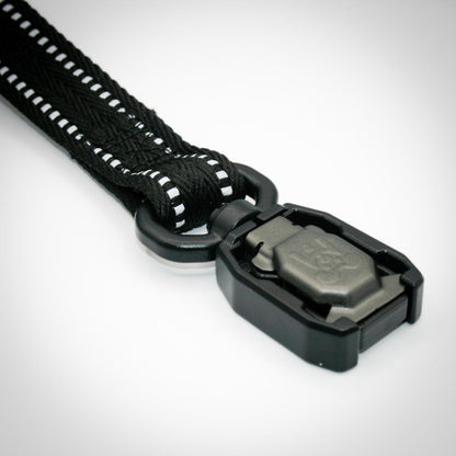 Onyx Black Standard leash — magnetic buckle