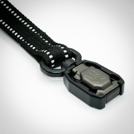 Onyx Black Standard leash — magnetic buckle