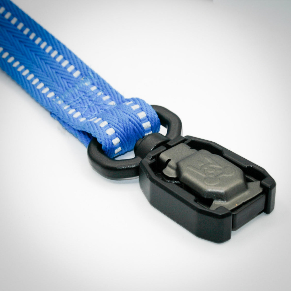 Cobalt Blue Standard leash — magnetic buckle