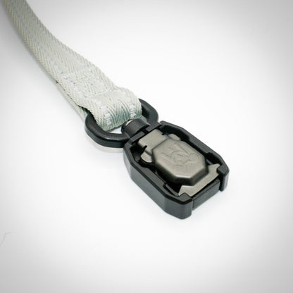 Silver Sage Standard leash — magnetic buckle