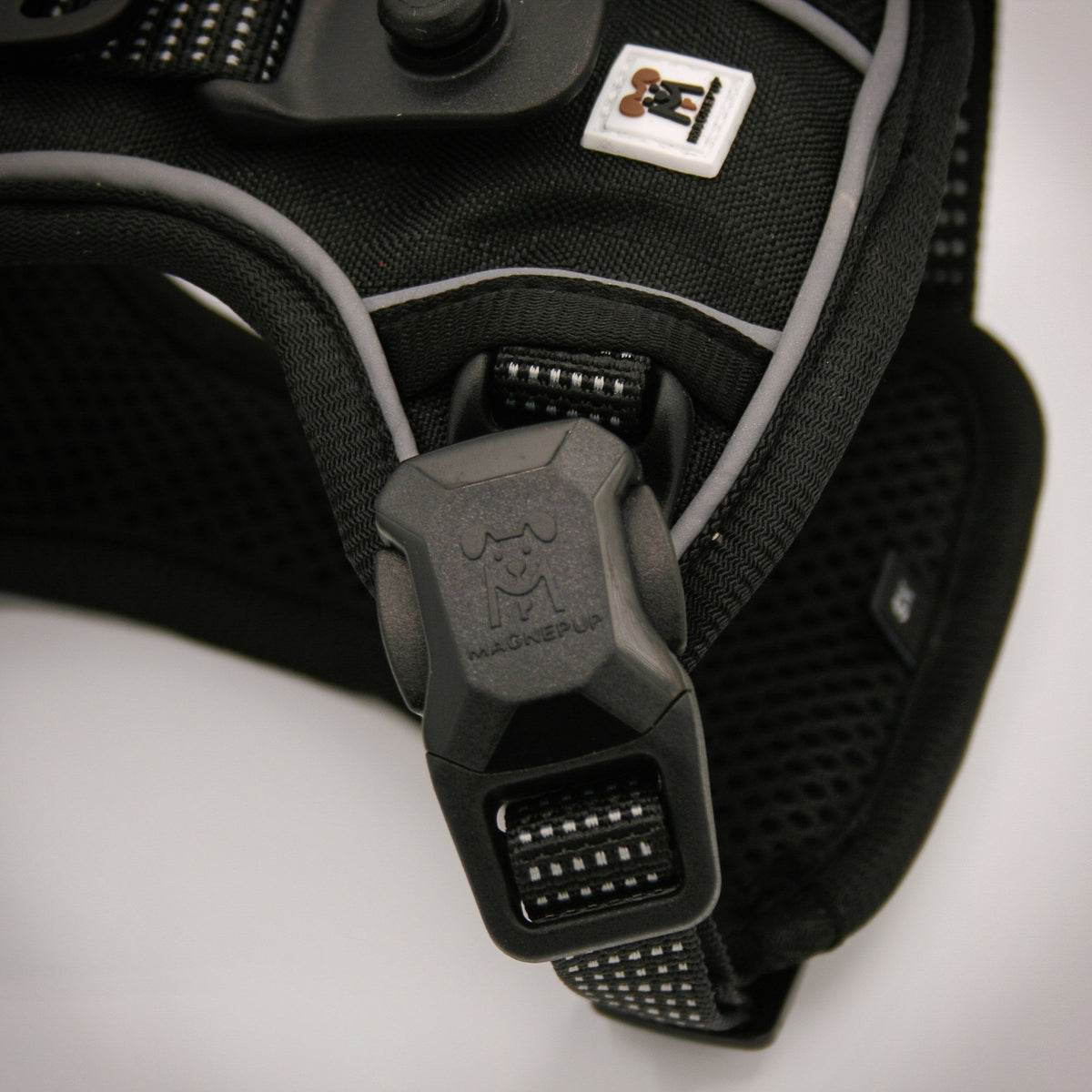 Onyx Black XS Harness magnetic buckle close-up